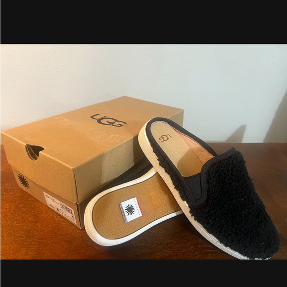 UGG Australian Fuzzy Mule - Picture 2 of 2